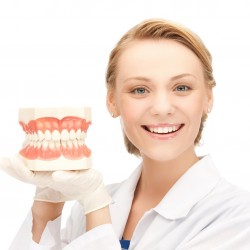 inlocuirea puntilor dentare vechi sau tratament protetic post extractional